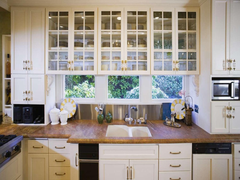mueble de cocina con frente de vidrio