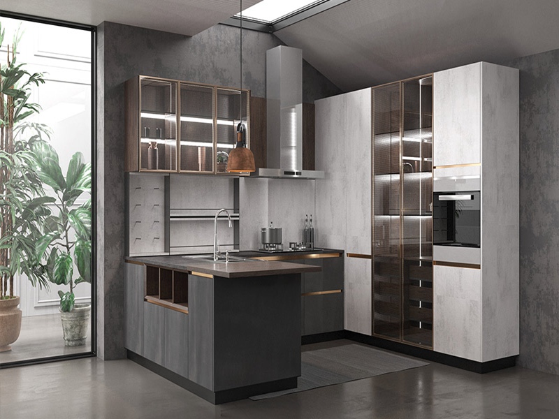 Gabinetes de cocina de madera maciza con paneles de puerta de vidrio personalizados y diseños de iluminación