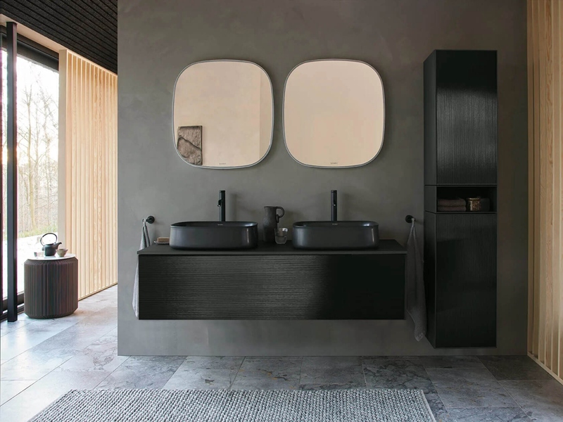 Mueble de baño minimalista negro con veta de madera transparente