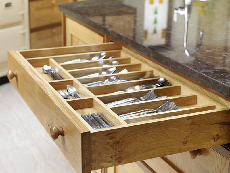 cajón para cubiertos del mueble de cocina