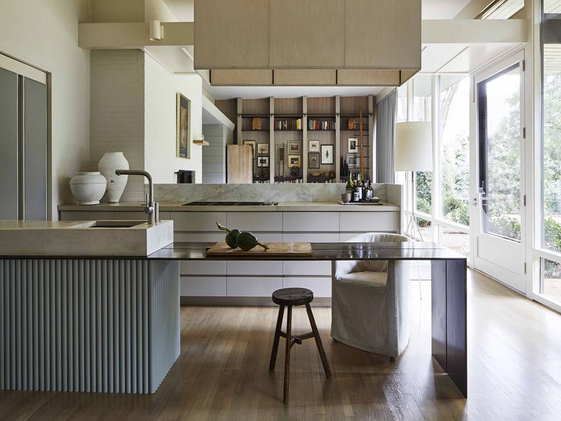 Gabinetes de cocina minimalistas de madera maciza con gabinetes con paneles de diseño sin tiradores