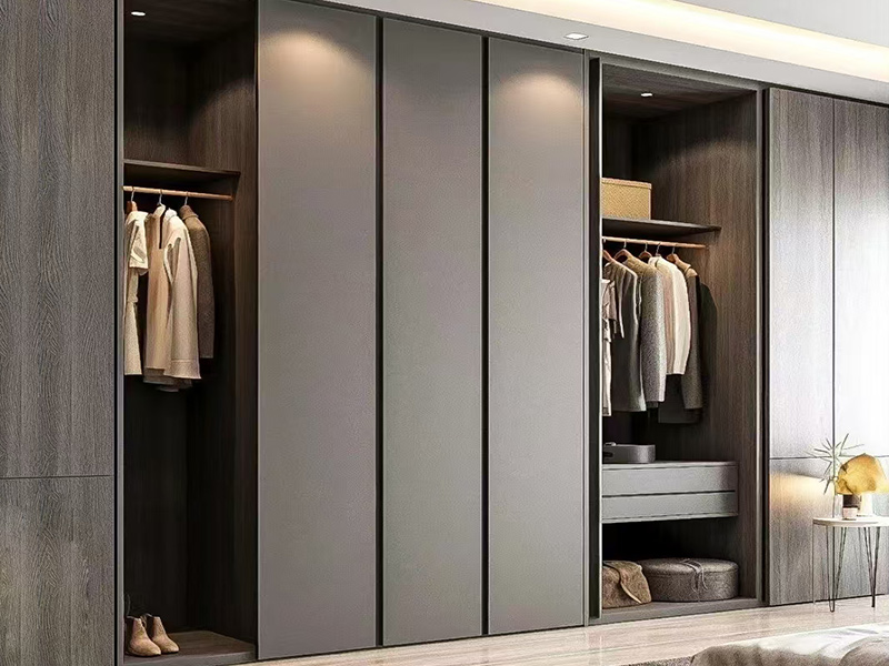 Modern Minimalist Wardrobe