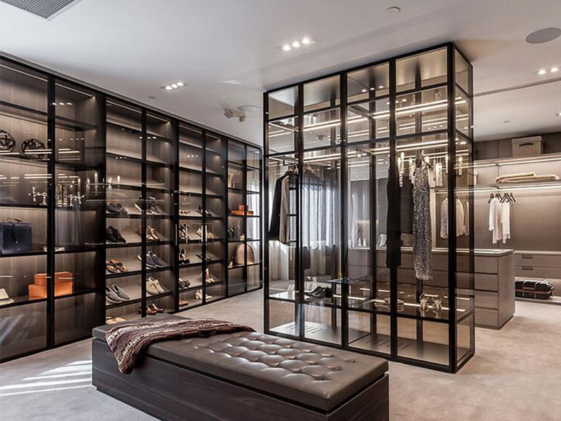 ¿Por qué muchas personas eligen armarios con puertas de cristal?